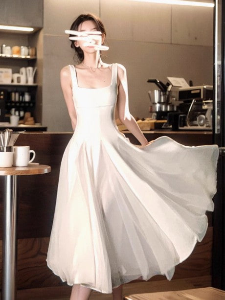 Robe à bretelles blanche en maille duveteuse de haute qualité ED01747