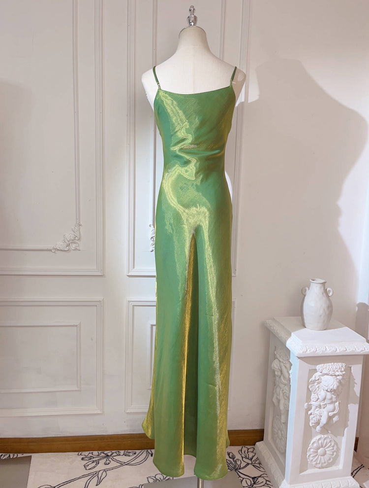 Robe moulante élégante à bretelles spaghetti et col en V en soie pailletée ED01756