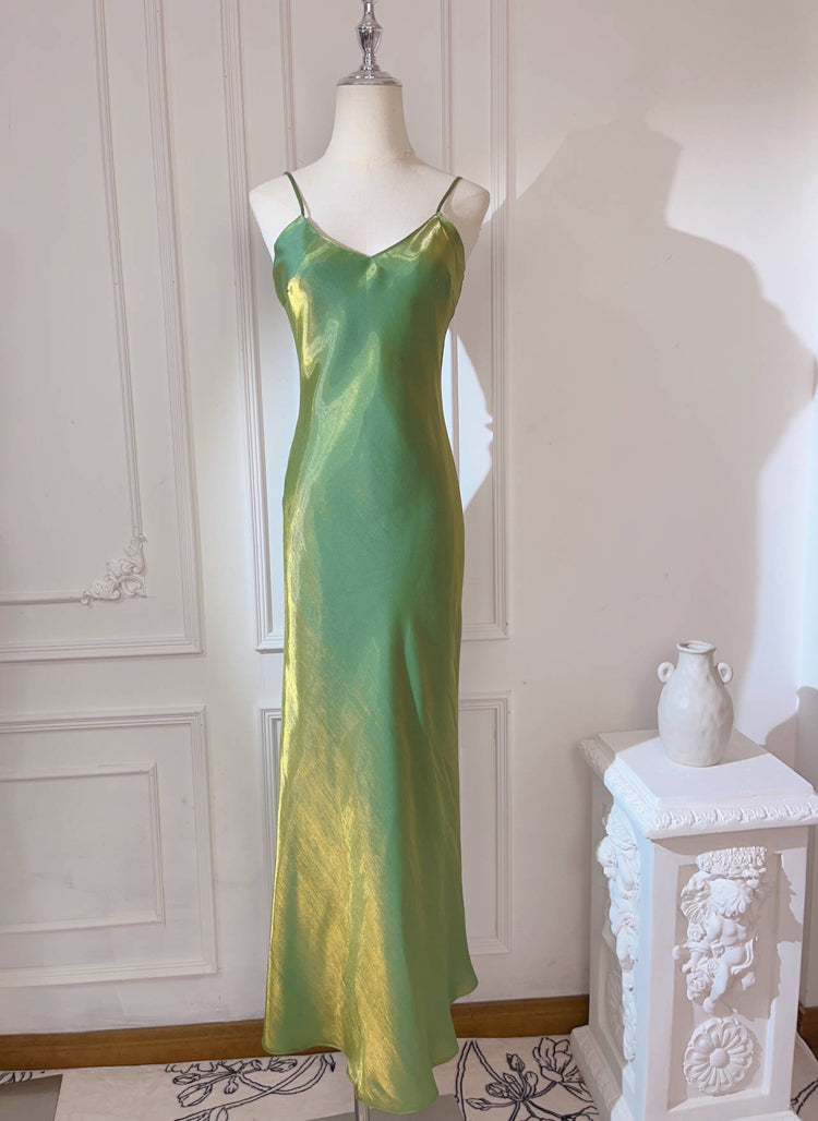 Robe moulante élégante à bretelles spaghetti et col en V en soie pailletée ED01756