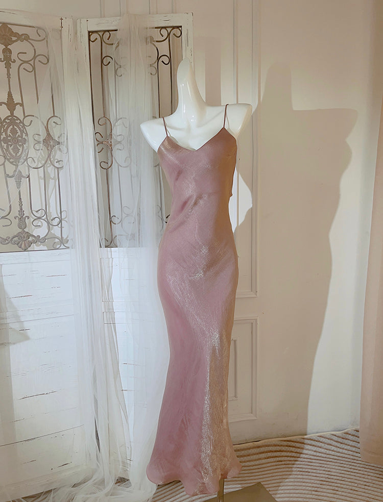 Robe moulante élégante à bretelles spaghetti et col en V en soie pailletée ED01756