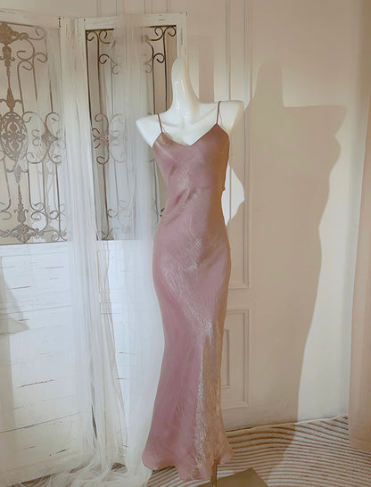 Robe moulante élégante à bretelles spaghetti et col en V en soie pailletée ED01756