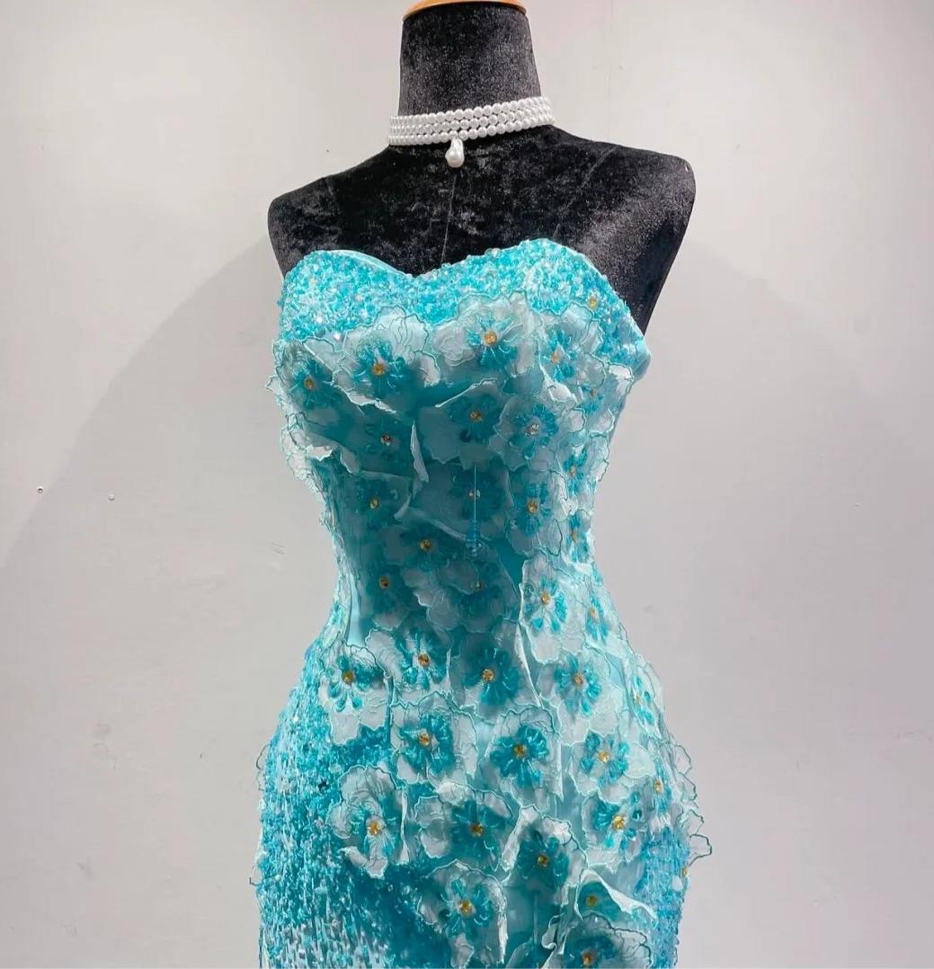 Eisblaues, trägerloses, langes Chiffon-Brautkleid im Meerjungfrauen-Stil mit Ombre-Effekt, Applikationen und Perlenbesatz, formelles Ballkleid ED01789