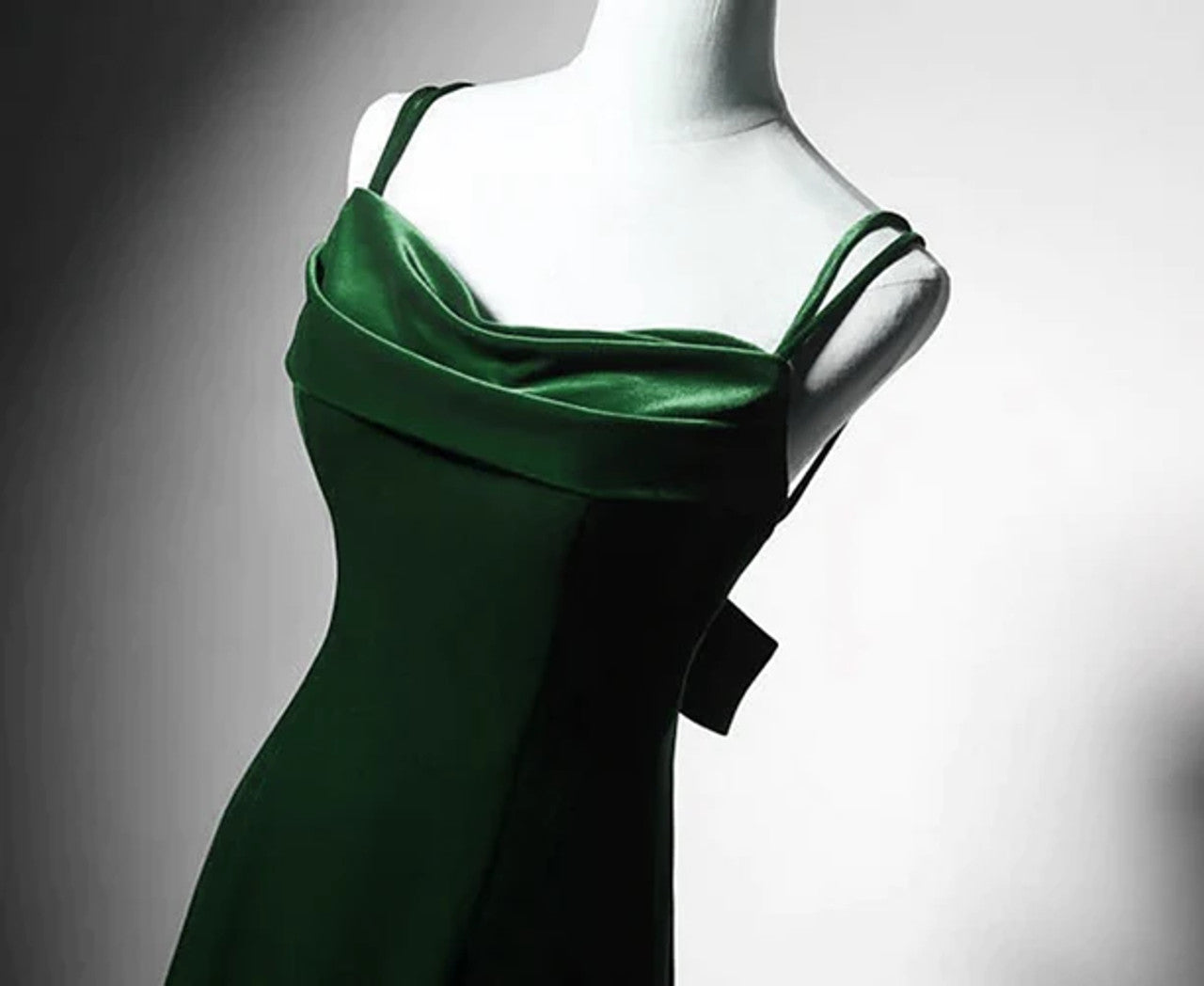 Robe de bal longue en velours vert foncé style sirène vintage à bretelles spaghetti ED01803