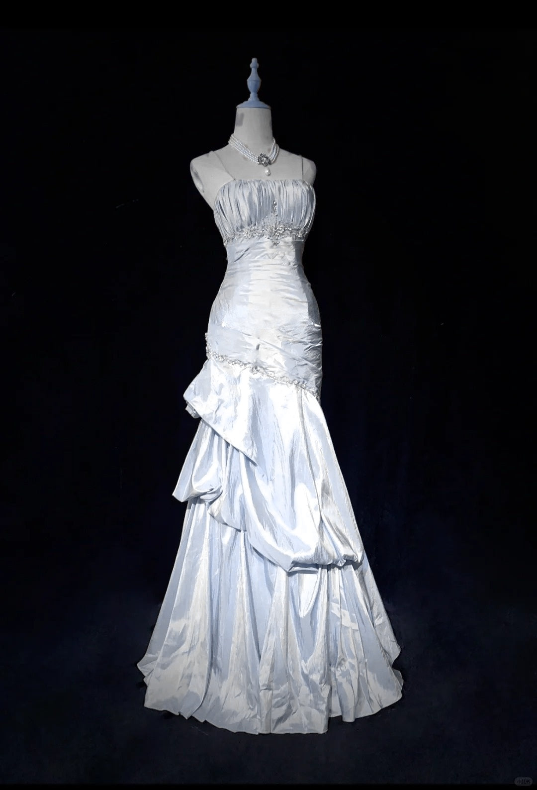 Gentle White Mermaid Evening Dress Spaghetti Straps Satin  Layered Pleated Prom Dress with Beading