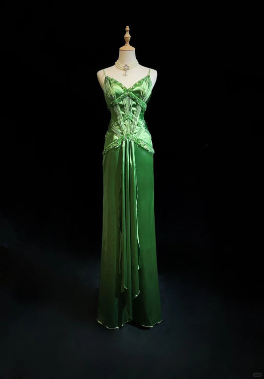Robe de soirée fourreau en satin vert à bretelles spaghetti et perles ED01808