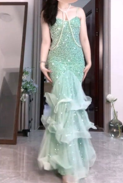 Robe de soirée sirène vert menthe à bretelles spaghetti et paillettes en tulle dos nu ED01836