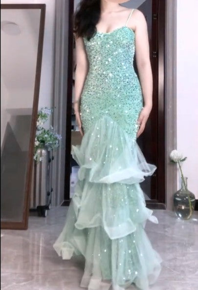 Robe de soirée sirène vert menthe à bretelles spaghetti et paillettes en tulle dos nu ED01836