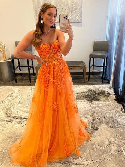 Robe de bal longue orange en tulle et dentelle, coupe trapèze, sans bretelles, avec appliques, ED01850