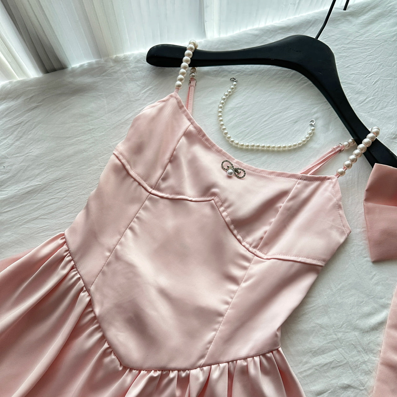 Robe de soirée courte en satin rose style conte de fées, coupe trapèze, idéale pour un anniversaire ou un retour à la maison, ED01937