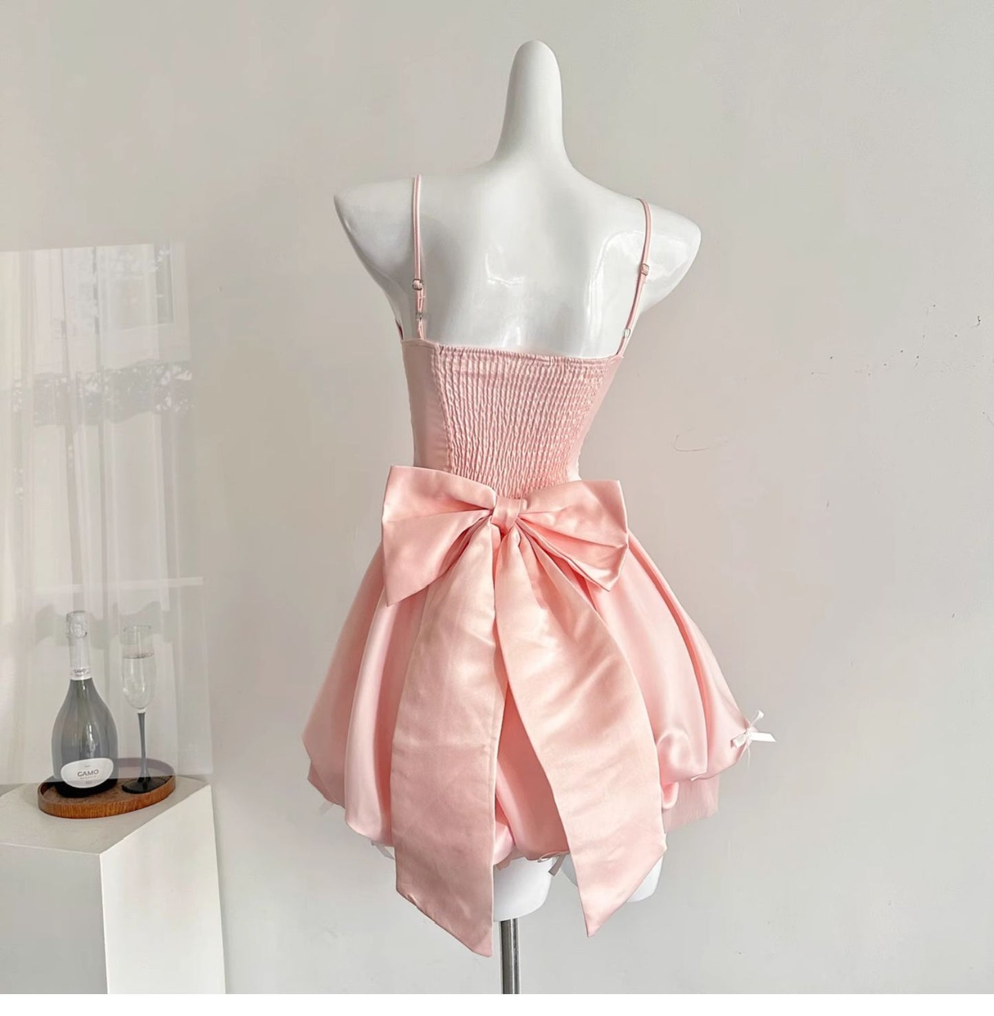 Robe de soirée courte en satin rose style conte de fées, coupe trapèze, idéale pour un anniversaire ou un retour à la maison, ED01937