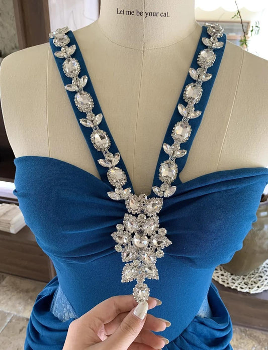 Superbe robe de soirée moulante en mousseline de soie bleue à col en V et élégante robe de soirée à strass ED02032