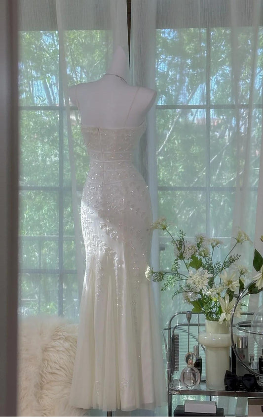 Robe de soirée sirène vintage gothique blanche en mousseline de soie à bretelles spaghetti, élégante et brillante, avec perles ED02037