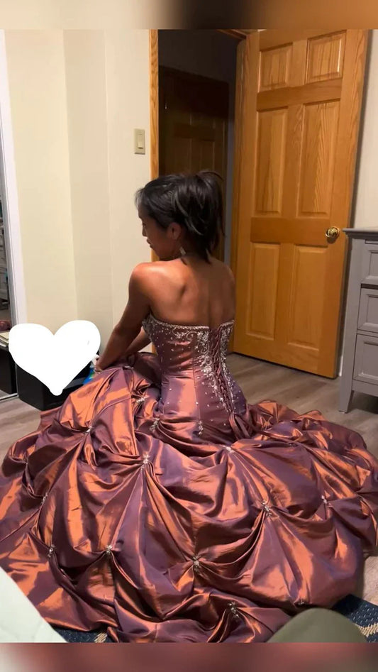 Elegantes rotbraunes trägerloses A-Linie Satin Perlen langes Ballkleid ED02067