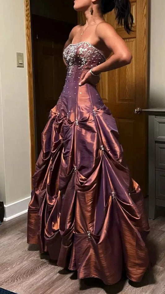 Elegantes rotbraunes trägerloses A-Linie Satin Perlen langes Ballkleid ED02067