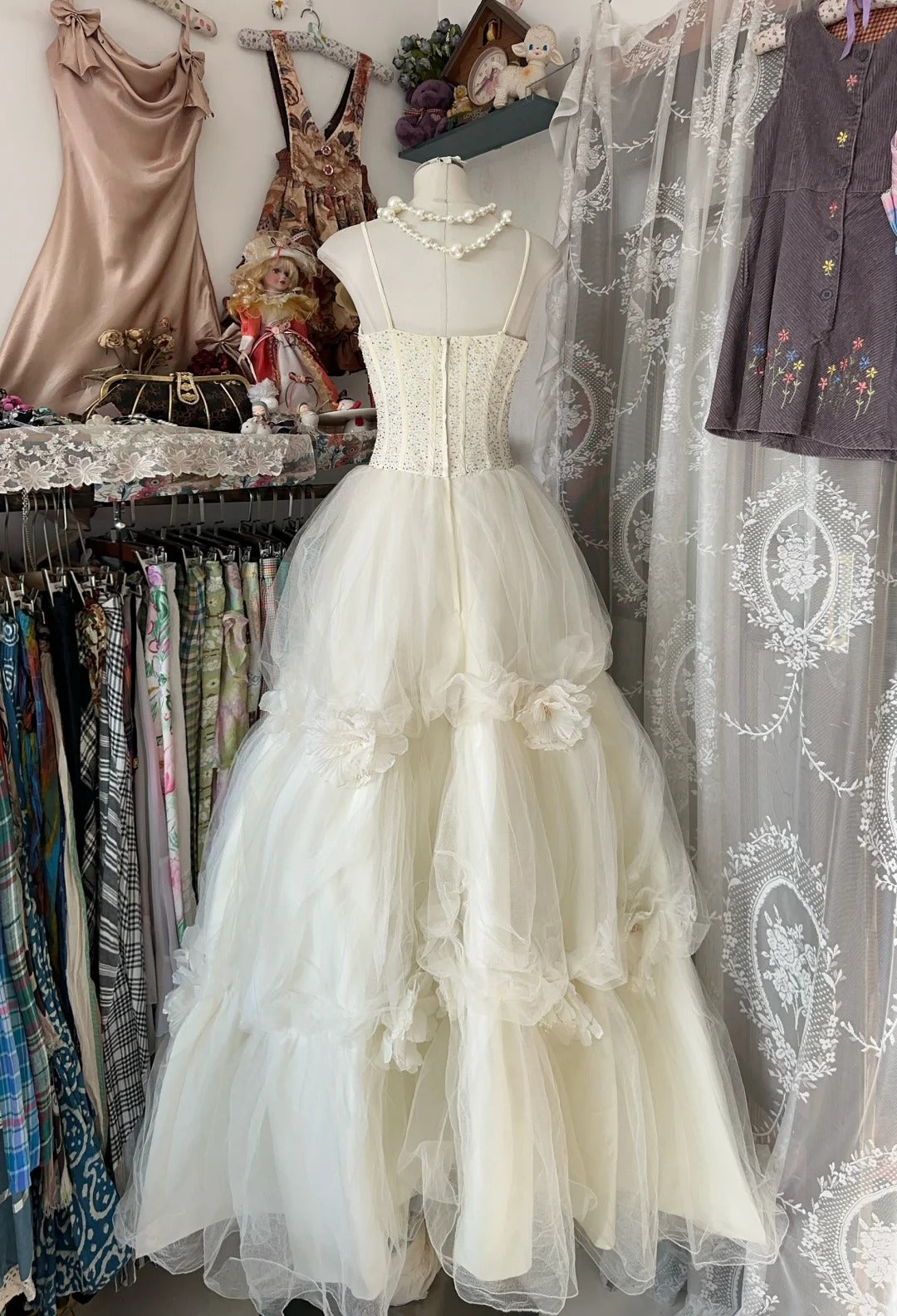 Robe de mariée trapèze classique en tulle blanc cassé à bretelles spaghetti ED02088