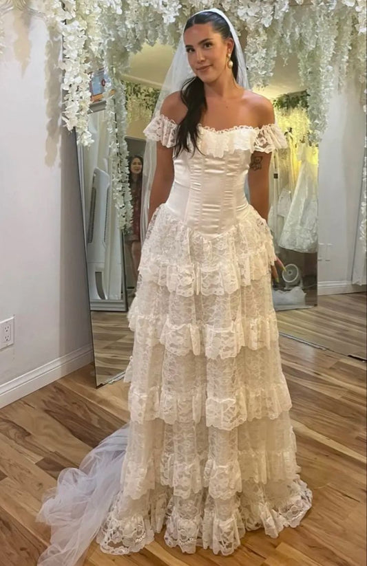 Robe de mariée trapèze élégante en tulle et dentelle blanche à épaules dénudées ED02101