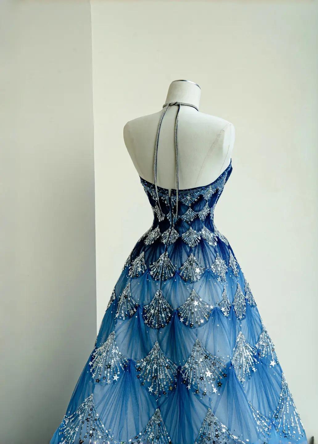 Modisches ozeanblaues Neckholder-A-Linien-Brautkleid mit Tüll und Pailletten, langes Ballkleid ED02111