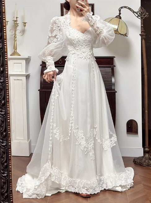 Robe de mariée élégante en tulle brodé, coupe trapèze, col en V, manches longues, style vintage, ED02206