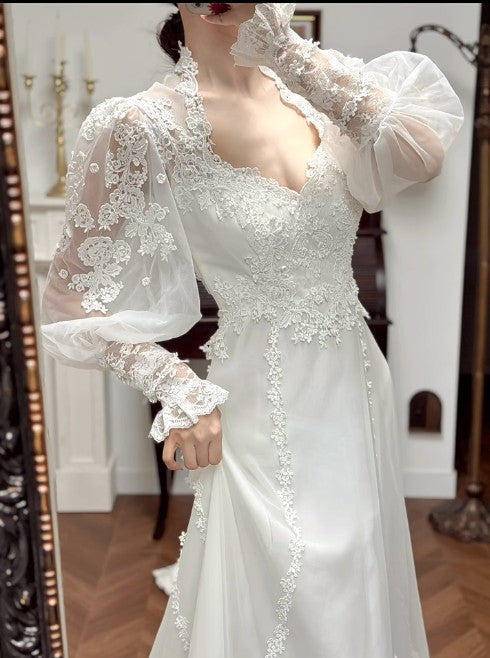 Robe de mariée élégante en tulle brodé, coupe trapèze, col en V, manches longues, style vintage, ED02206