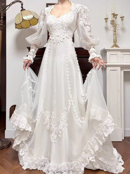 Robe de mariée élégante en tulle brodé, coupe trapèze, col en V, manches longues, style vintage, ED02206