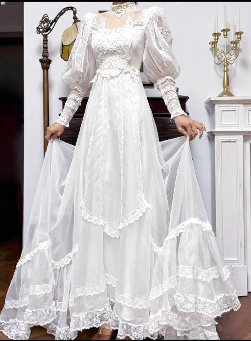 Charmante robe de mariée vintage blanche trapèze à col roulé et manches longues en tulle et dentelle perlée ED02207
