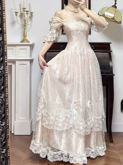 Robe de mariée vintage en mousseline de soie et dentelle, coupe trapèze, coupe princesse, épaules dénudées, couleur champagne, ED02208