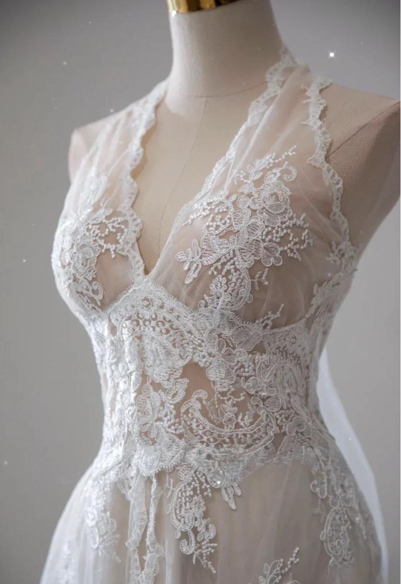 Robe de mariée trapèze vintage élégante en dentelle blanche avec appliques et perles ED02216