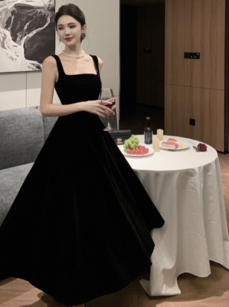 Schwarzes Strapskleid aus Samt im französischen Hepburn-Stil ED0224