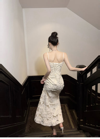 Weißes elegantes Meerjungfrau-Geburtstagspartykleid mit 3D-Blumenstickerei und Spaghettiträgern ED02255