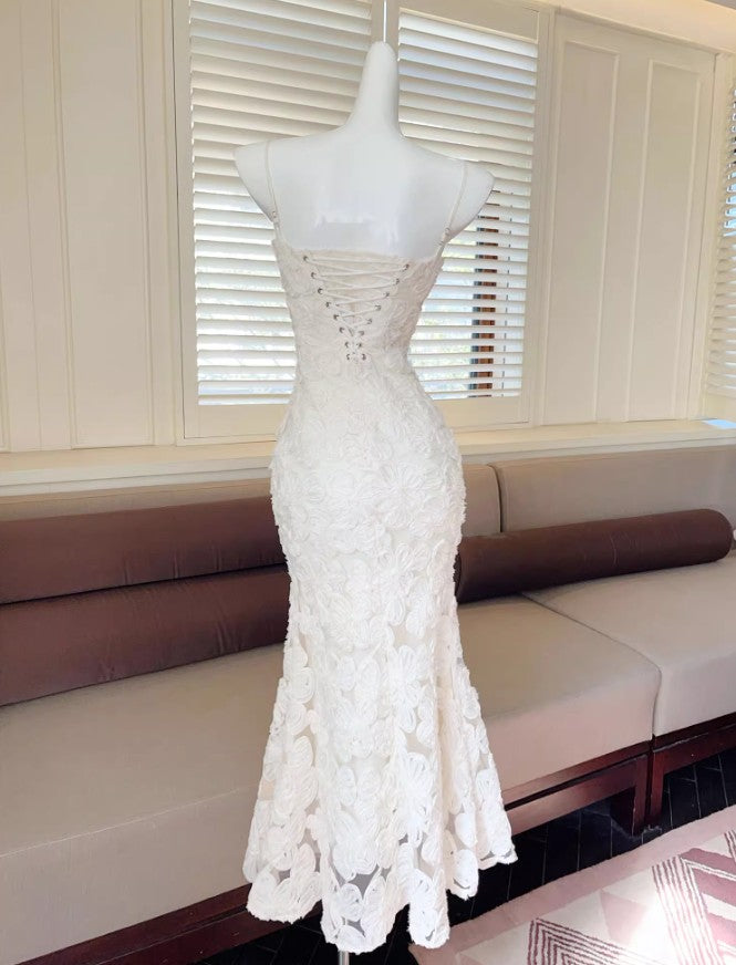 Weißes elegantes Meerjungfrau-Geburtstagspartykleid mit 3D-Blumenstickerei und Spaghettiträgern ED02255