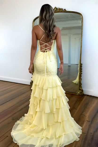 Atemberaubendes lila Meerjungfrau-Abschlussballkleid mit Spaghettiträgern, rückenfreiem Abendkleid mit Spitzenapplikation und Rüschen ED02271