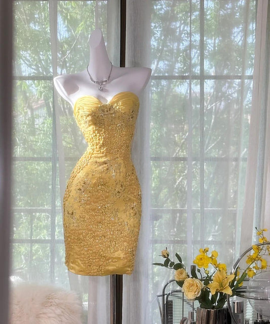 Vintage Buttergelb Sweetheart Bodycon Abendkleider Satin Perlen Kurze Ballkleider für Party ED02273