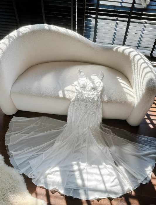 Elegantes weißes Chiffon-Meerjungfrau-Abschlussballkleid mit V-Ausschnitt und Perlen, Vintage-Abendkleider ED02292