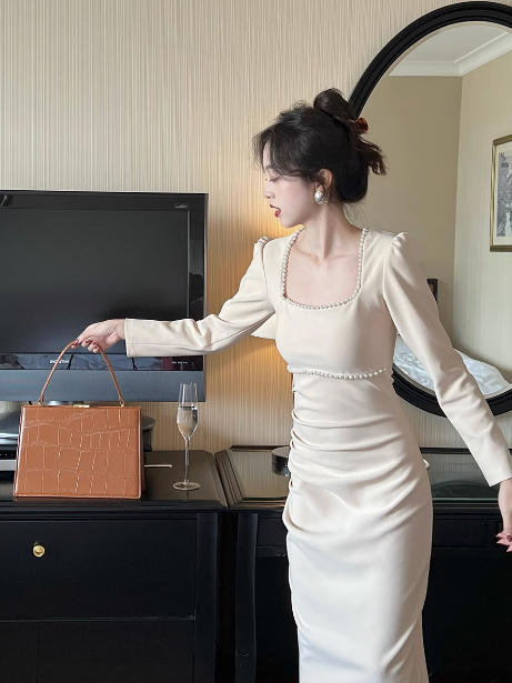 Französisches minimalistisches weißes Kleid mit quadratischem Kragen ED0229