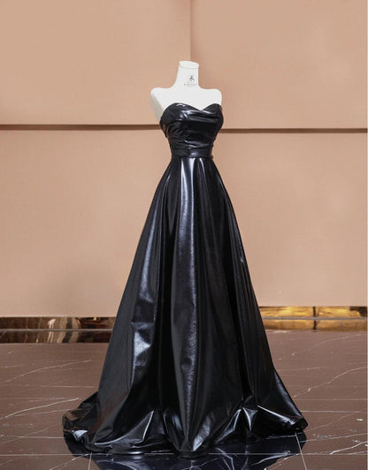 Elegantes schwarzes herzförmiger Ausschnitt A-Linie Satin langes Ballkleid formelle Abendkleider ED02308