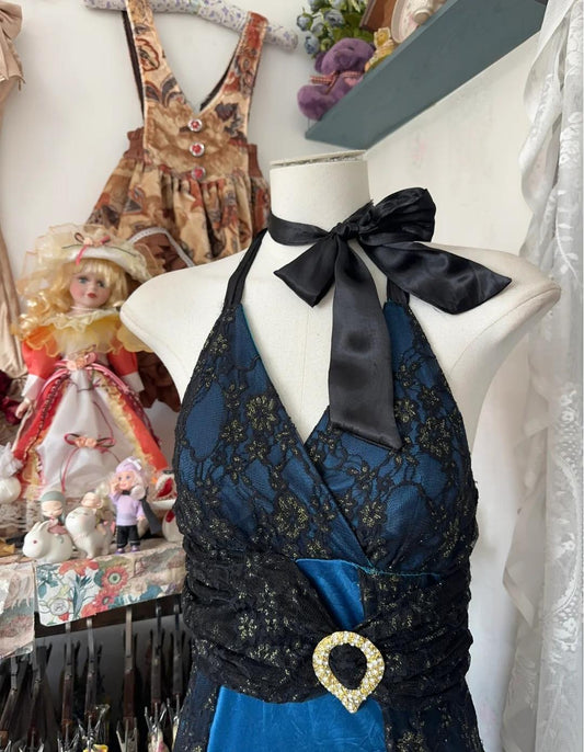 Elegantes blaues Satin-Schwarz-Spitzen-Applikationen, V-Ausschnitt, rückenfreies A-Linien-Partykleid, Vintage-Abendkleid, ED02362