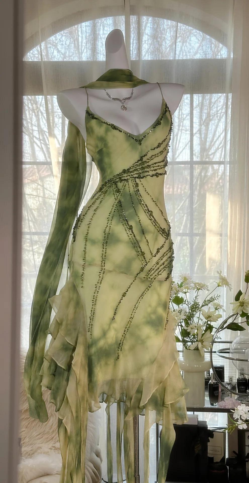 Superbe robe fourreau verte à bretelles spaghetti, en mousseline de soie, courte et perlée, style années 2000, ED02388