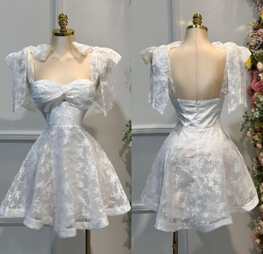 Superbe robe de bal blanche trapèze à col en cœur, en tulle et dentelle, dos nu, courte, ED02395
