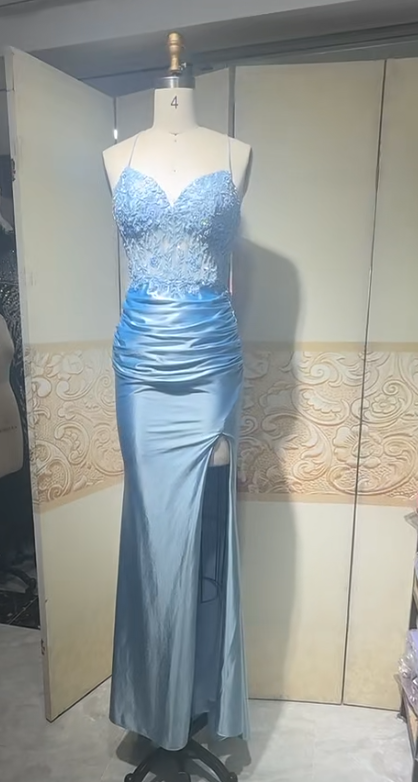 Robe de soirée élégante en satin bleu ciel, bretelles spaghetti, moulante, avec appliques en dentelle, longue, ED02411