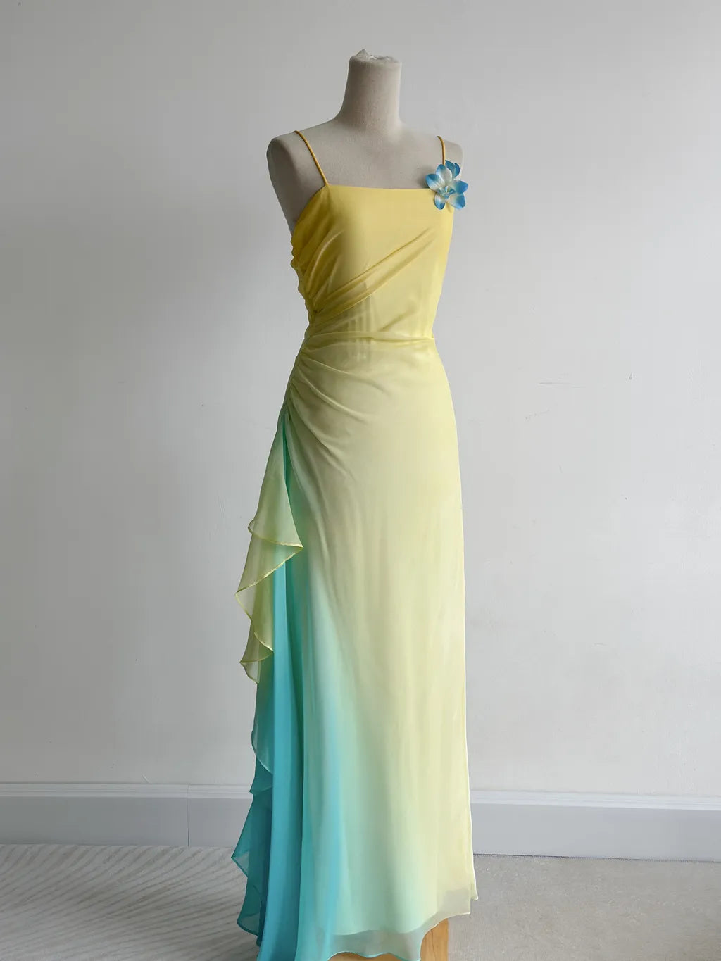 Märchenhafte Buttergelbe Spaghettiträger-Etuikleid aus Chiffon mit langen Ballkleidern im Vintage-Stil ED02416