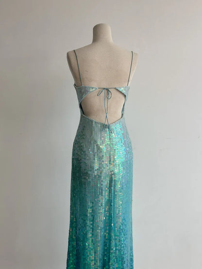Wunderschönes, rückenfreies Abendkleid mit Spaghettiträgern und Pailletten in Jadegrün ED02427