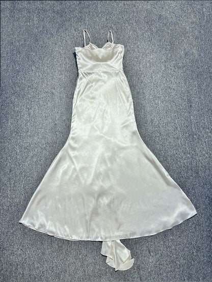 Robe de soirée sirène élégante blanc cassé à bretelles spaghetti en satin ED02430