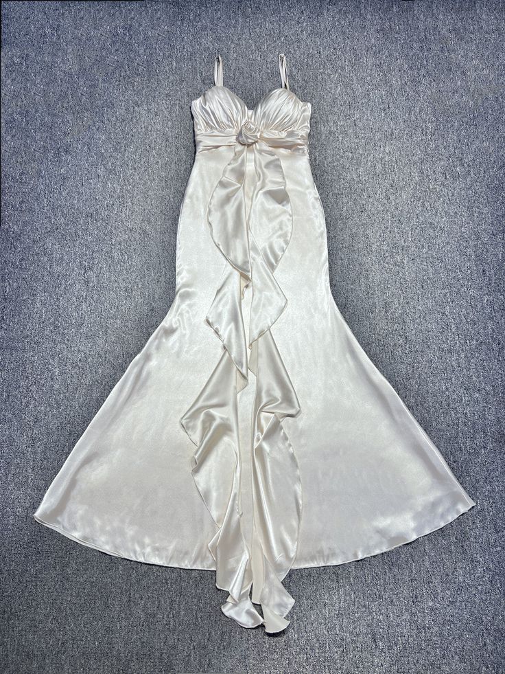 Robe de soirée sirène élégante blanc cassé à bretelles spaghetti en satin ED02430
