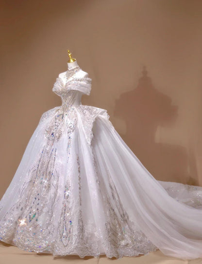 Superbe robe de mariée trapèze en tulle à épaules dénudées et traîne perlée ED02434