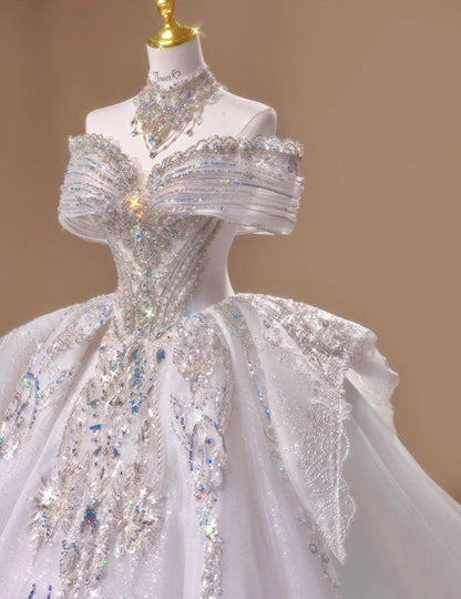 Superbe robe de mariée trapèze en tulle à épaules dénudées et traîne perlée ED02434