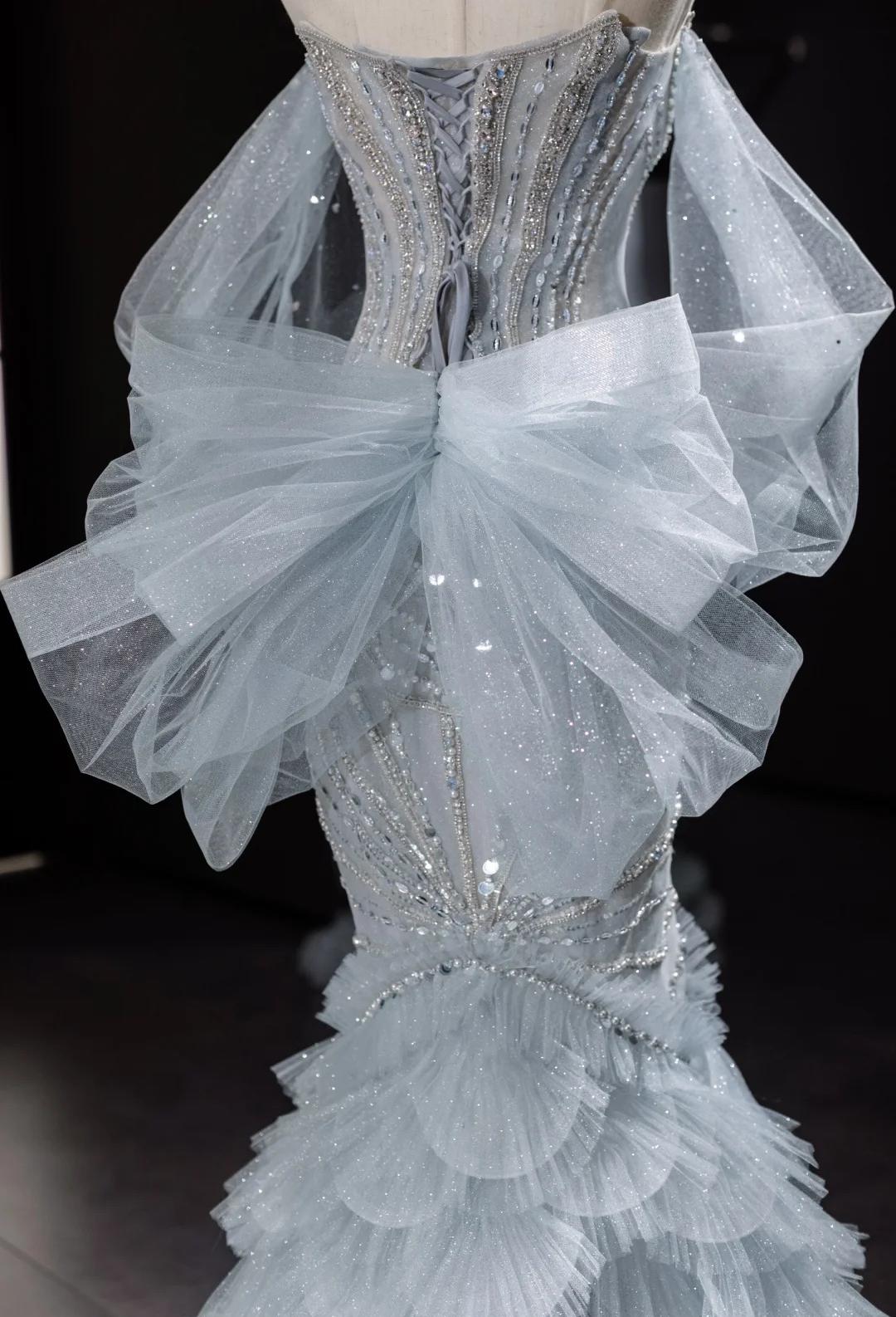 Robe de mariée sirène grise élégante, bustier, en tulle et perles, avec traîne magnifique, ED02437