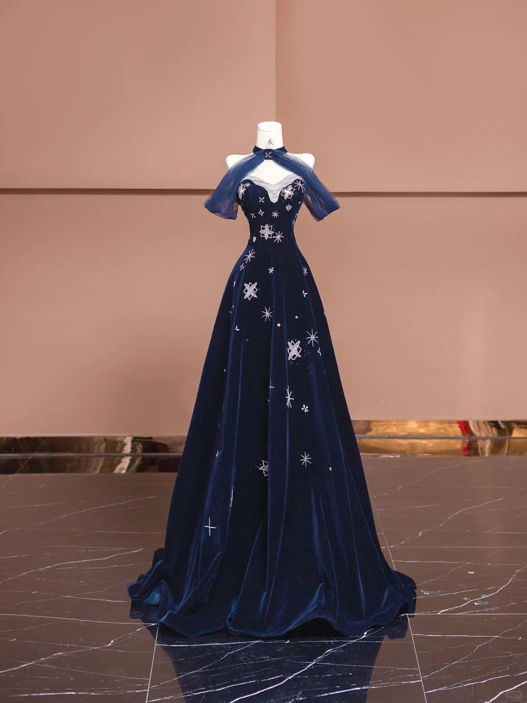 Elegantes Marineblaues Herzausschnitt A-Linie Samt Langes Ballkleid Formelle Abendkleider ED02446
