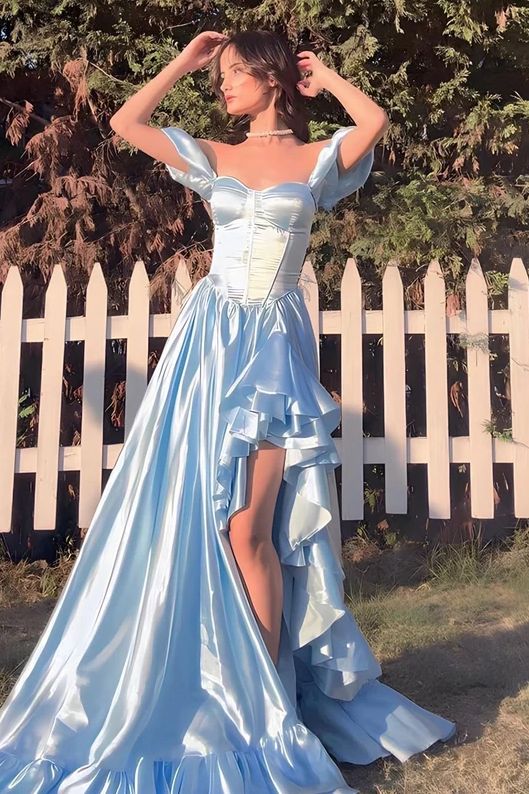 Superbe robe de soirée en satin bleu ciel à décolleté en cœur et fentes latérales ED02464