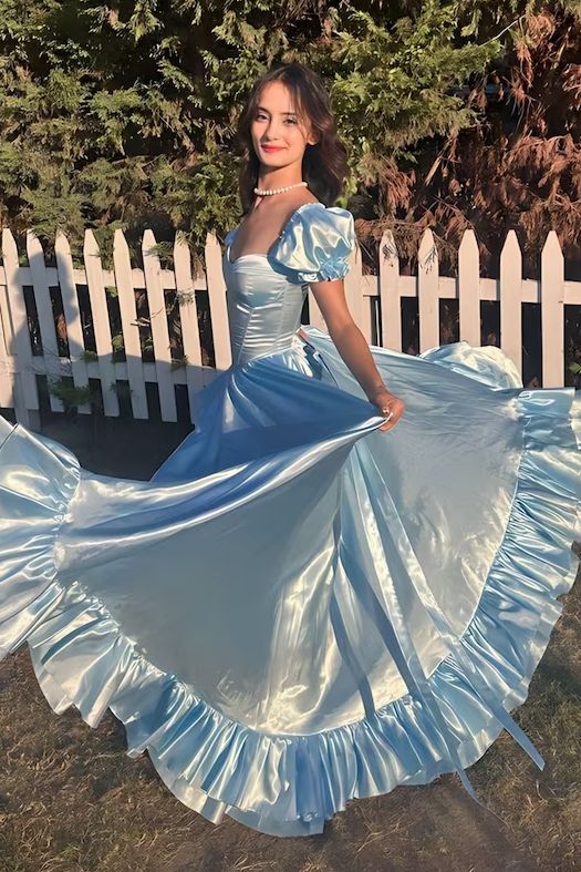 Superbe robe de soirée en satin bleu ciel à décolleté en cœur et fentes latérales ED02464