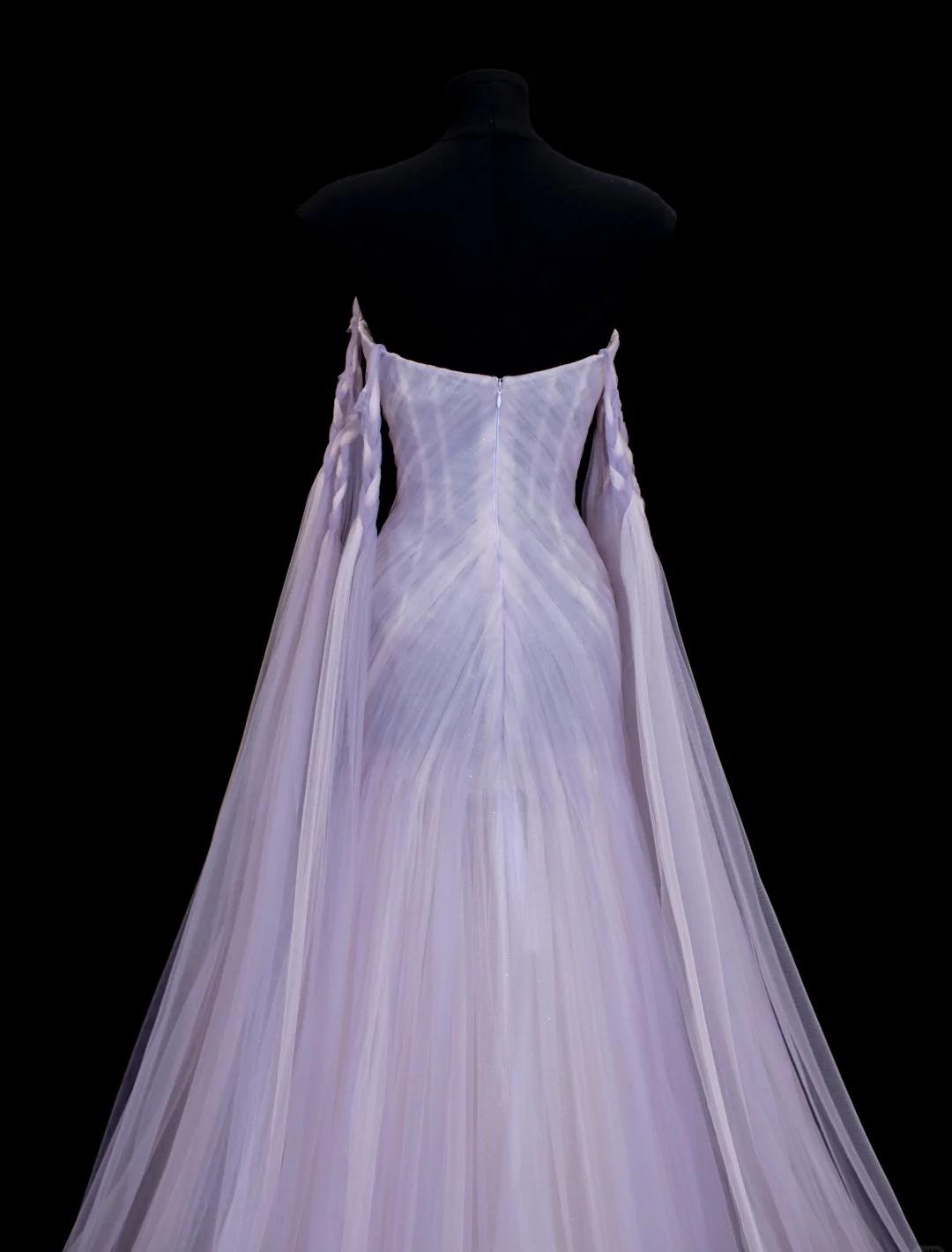 Elegantes lila trägerloses A-Linie Tüll langes Ballkleid formelle Abendkleider ED02470
